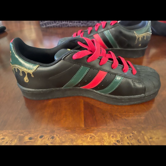 Superstar RARE Adidas Black Gold w Red, Green Stripes White Painted Snake Sz 4.5 - Picture 7 of 10